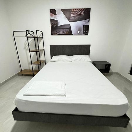 Hotel Le Quint 쿠쿠타 외부 사진